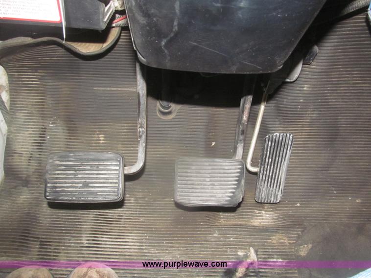 image for item F7218 1998 International 810 low profile dump truck