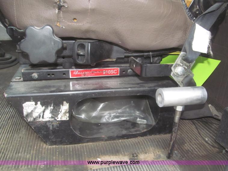 image for item F7218 1998 International 810 low profile dump truck