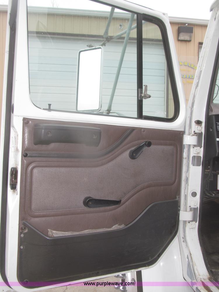 image for item F7218 1998 International 810 low profile dump truck