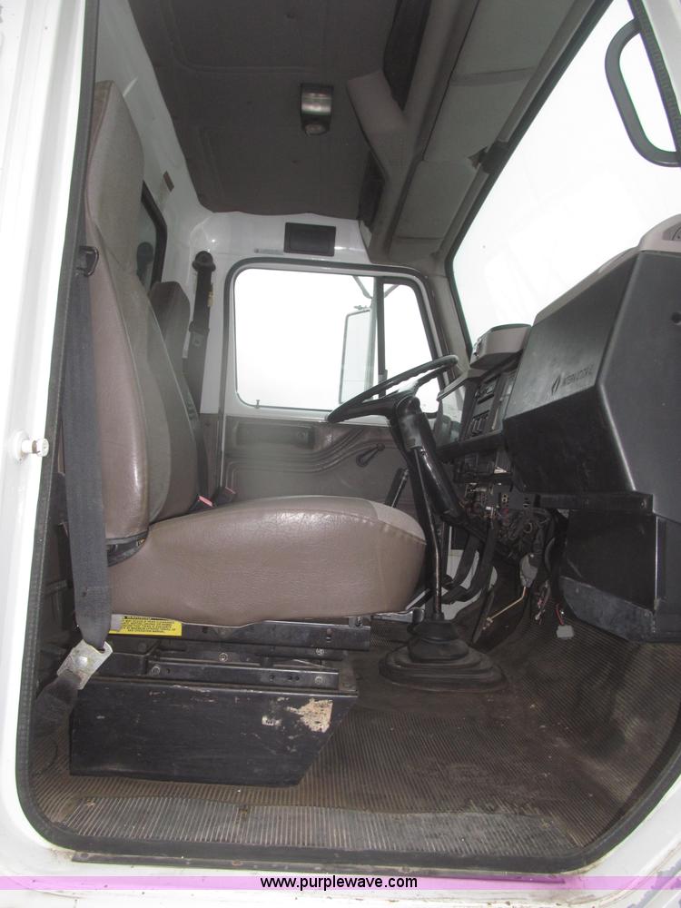 image for item F7218 1998 International 810 low profile dump truck