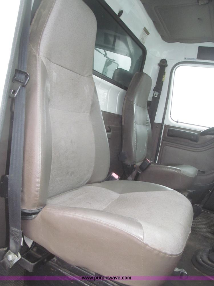 image for item F7218 1998 International 810 low profile dump truck