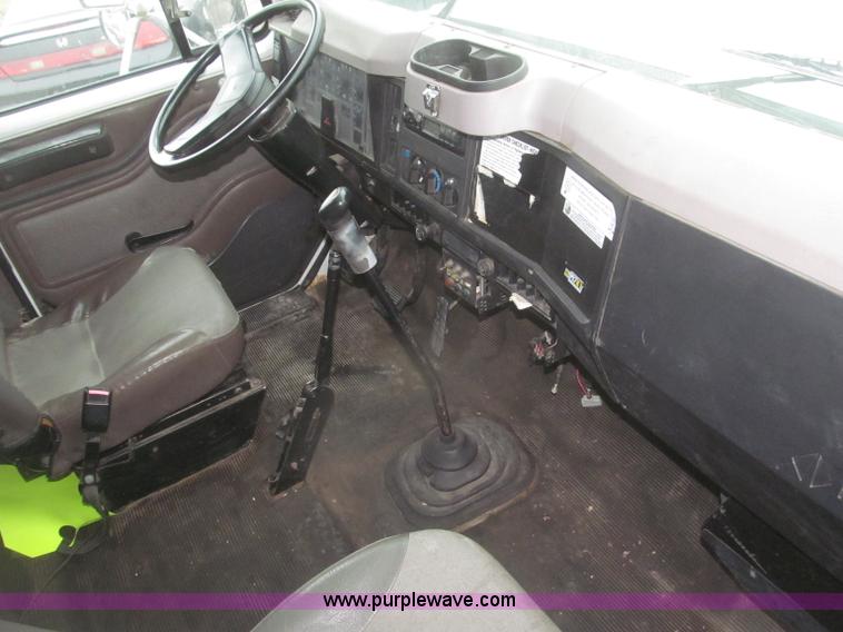 image for item F7218 1998 International 810 low profile dump truck