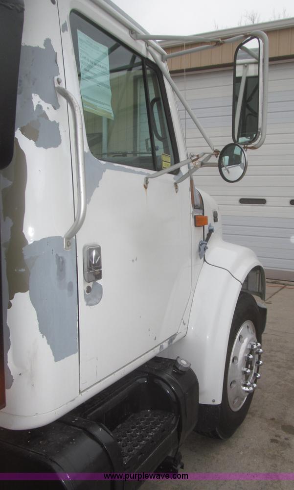 image for item F7218 1998 International 810 low profile dump truck
