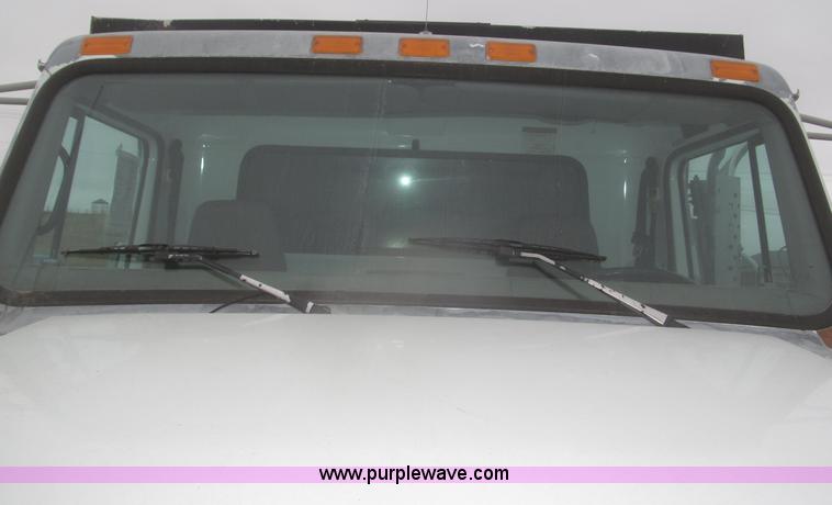image for item F7218 1998 International 810 low profile dump truck