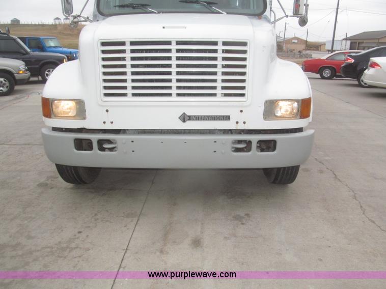 image for item F7218 1998 International 810 low profile dump truck