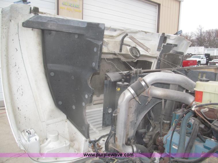 image for item F7218 1998 International 810 low profile dump truck