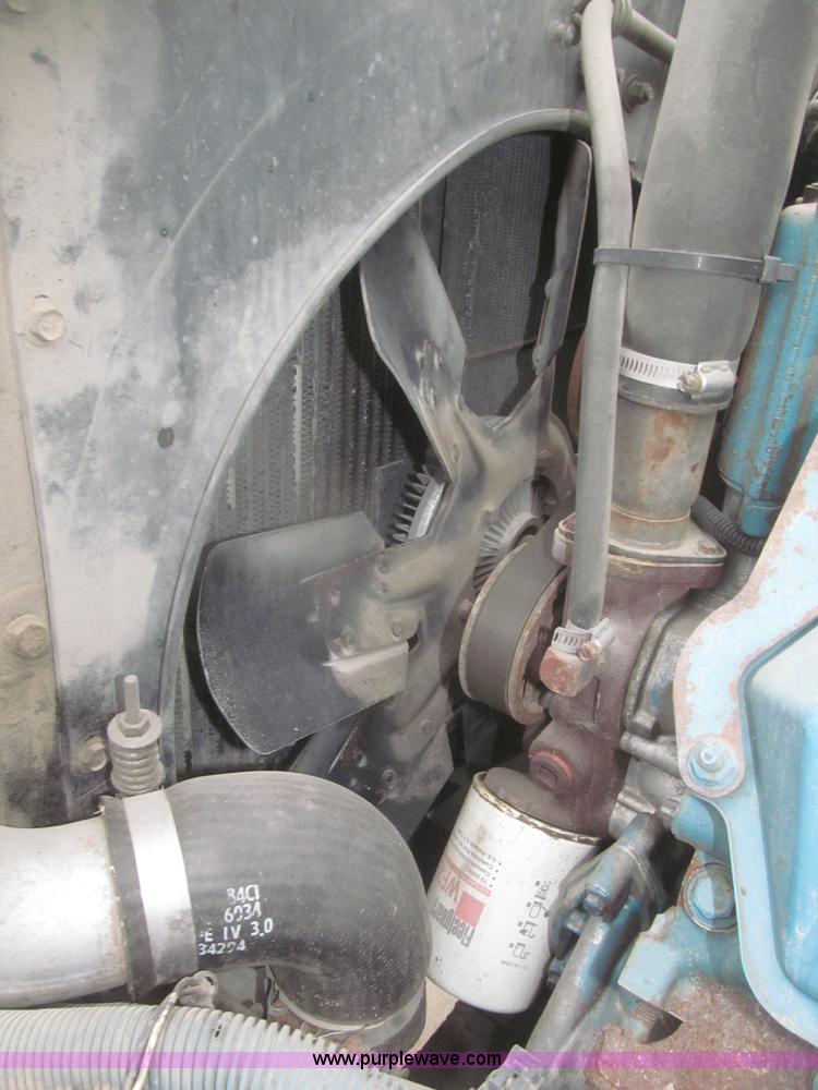 image for item F7218 1998 International 810 low profile dump truck