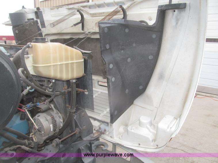 image for item F7218 1998 International 810 low profile dump truck