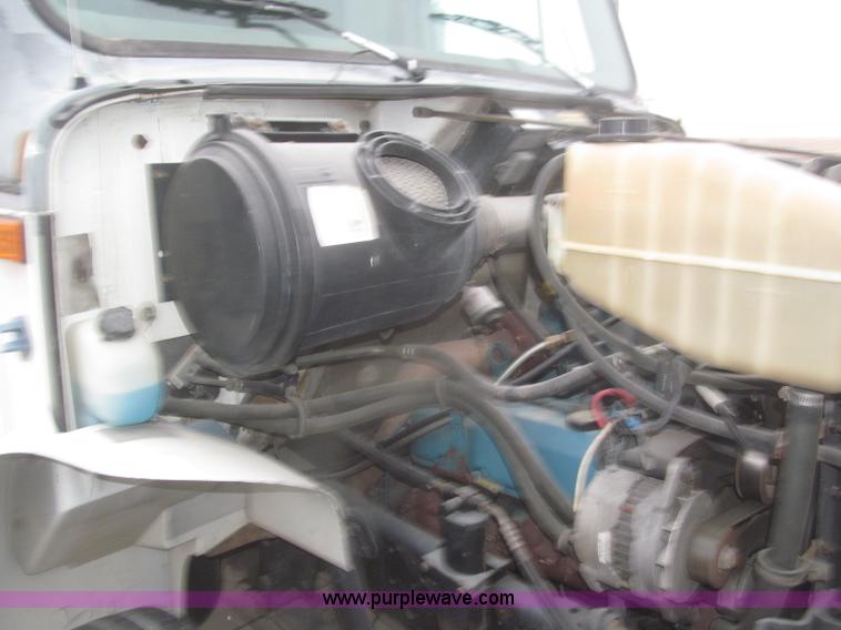 image for item F7218 1998 International 810 low profile dump truck