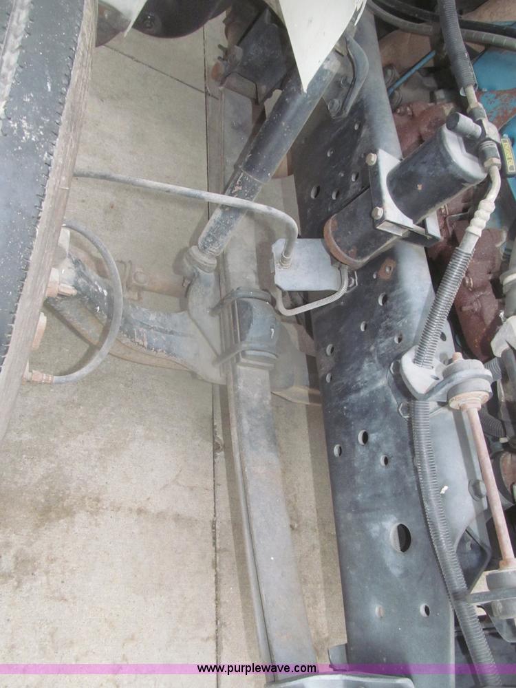 image for item F7218 1998 International 810 low profile dump truck