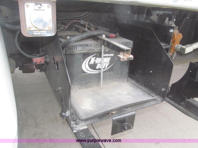 image for item F7218 1998 International 810 low profile dump truck