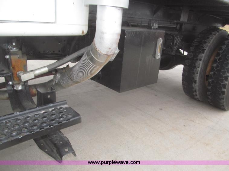 image for item F7218 1998 International 810 low profile dump truck