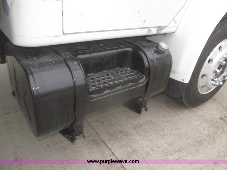 image for item F7218 1998 International 810 low profile dump truck