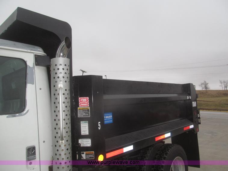 image for item F7218 1998 International 810 low profile dump truck