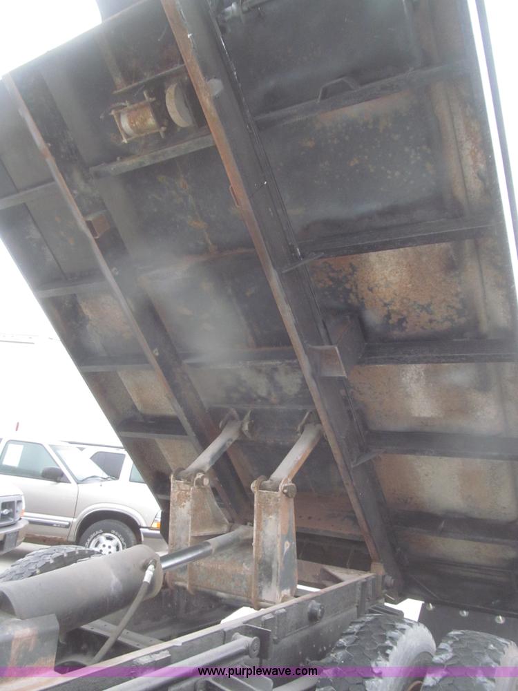 image for item F7218 1998 International 810 low profile dump truck