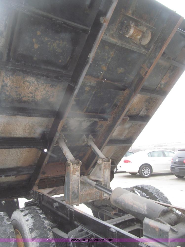 image for item F7218 1998 International 810 low profile dump truck