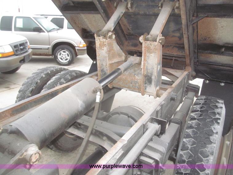 image for item F7218 1998 International 810 low profile dump truck