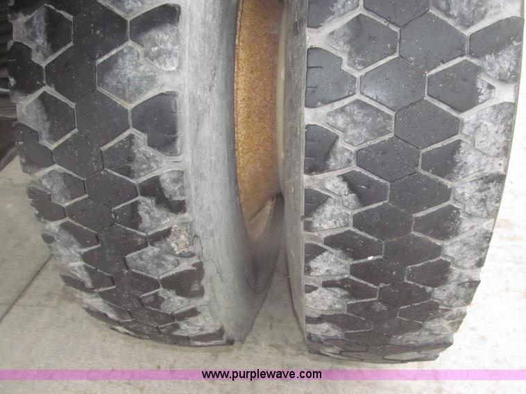 image for item F7218 1998 International 810 low profile dump truck