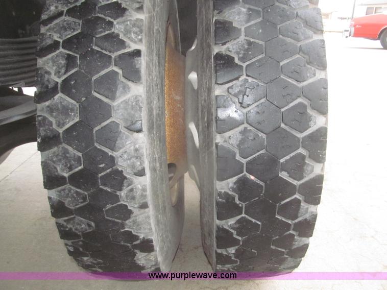 image for item F7218 1998 International 810 low profile dump truck