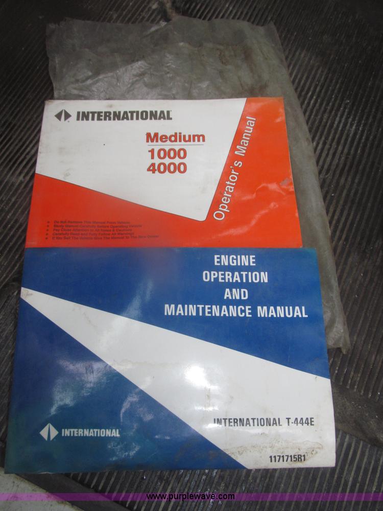 image for item F7218 1998 International 810 low profile dump truck