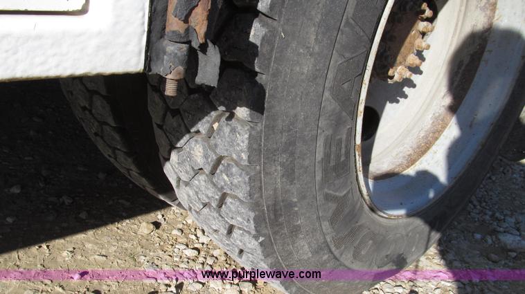 image for item G2203 1996 Chevrolet Kodiak service truck with Maintainer 3220 service crane