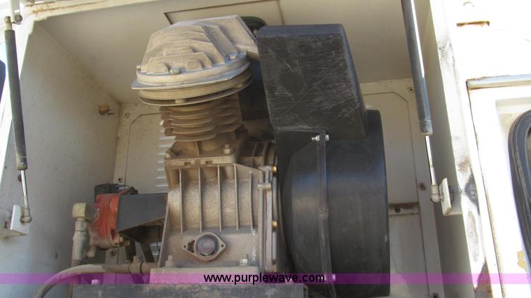 image for item G2203 1996 Chevrolet Kodiak service truck with Maintainer 3220 service crane