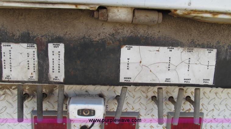 image for item G2203 1996 Chevrolet Kodiak service truck with Maintainer 3220 service crane