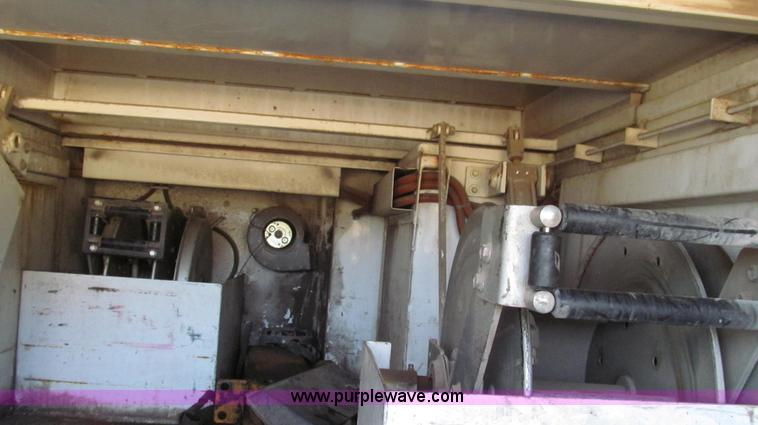 image for item G2203 1996 Chevrolet Kodiak service truck with Maintainer 3220 service crane