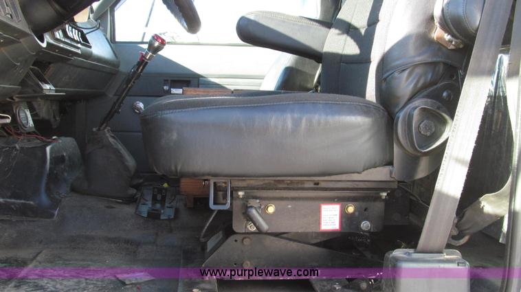 image for item G2203 1996 Chevrolet Kodiak service truck with Maintainer 3220 service crane