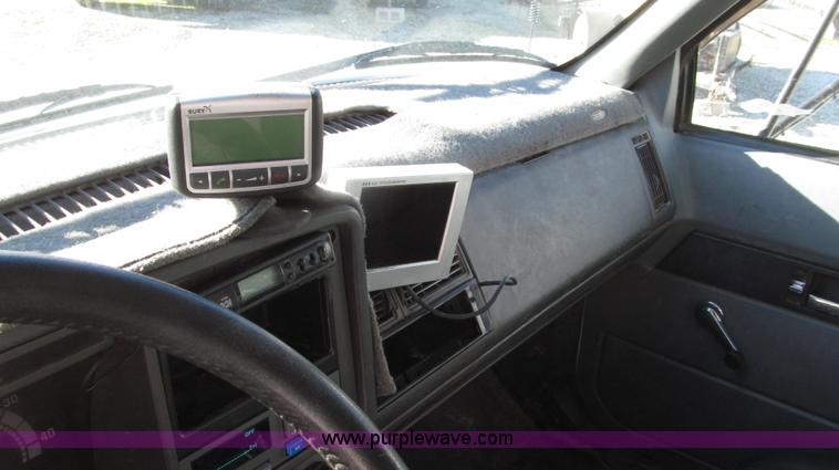 image for item G2203 1996 Chevrolet Kodiak service truck with Maintainer 3220 service crane