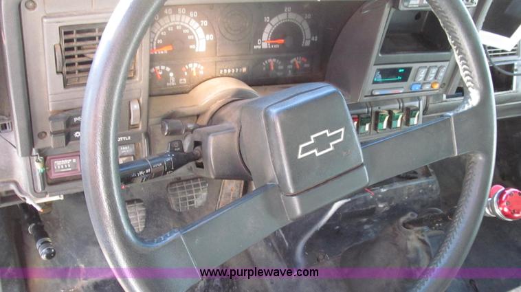 image for item G2203 1996 Chevrolet Kodiak service truck with Maintainer 3220 service crane