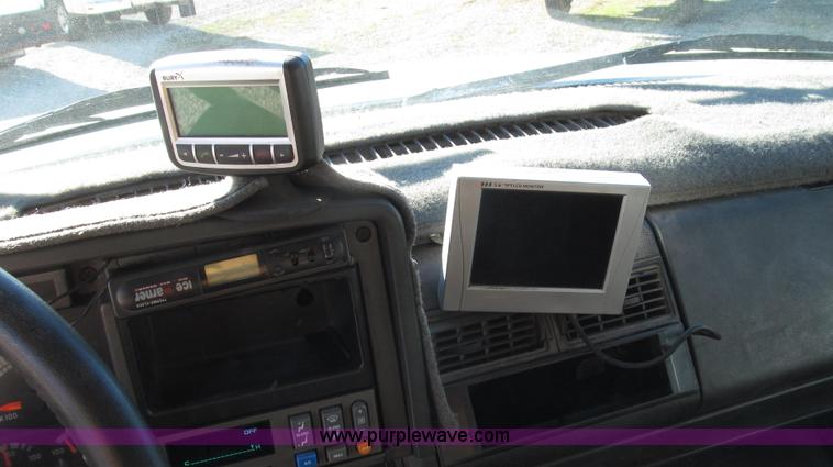 image for item G2203 1996 Chevrolet Kodiak service truck with Maintainer 3220 service crane