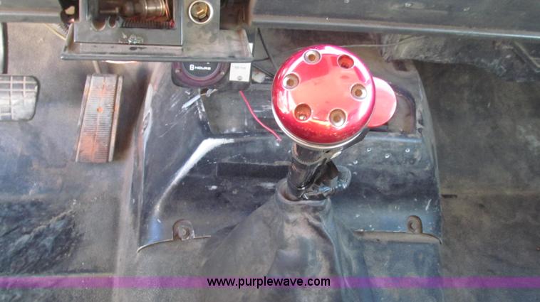 image for item G2203 1996 Chevrolet Kodiak service truck with Maintainer 3220 service crane