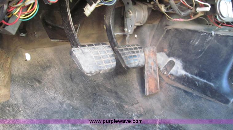 image for item G2203 1996 Chevrolet Kodiak service truck with Maintainer 3220 service crane