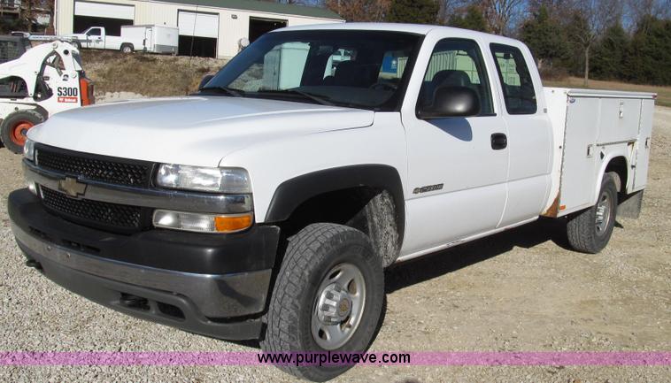 image for item G2204 2002 Chevrolet Silverado 2500HD Ext. Cab utility truck