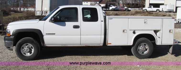 image for item G2204 2002 Chevrolet Silverado 2500HD Ext. Cab utility truck