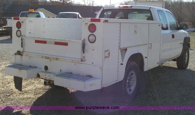 image for item G2204 2002 Chevrolet Silverado 2500HD Ext. Cab utility truck