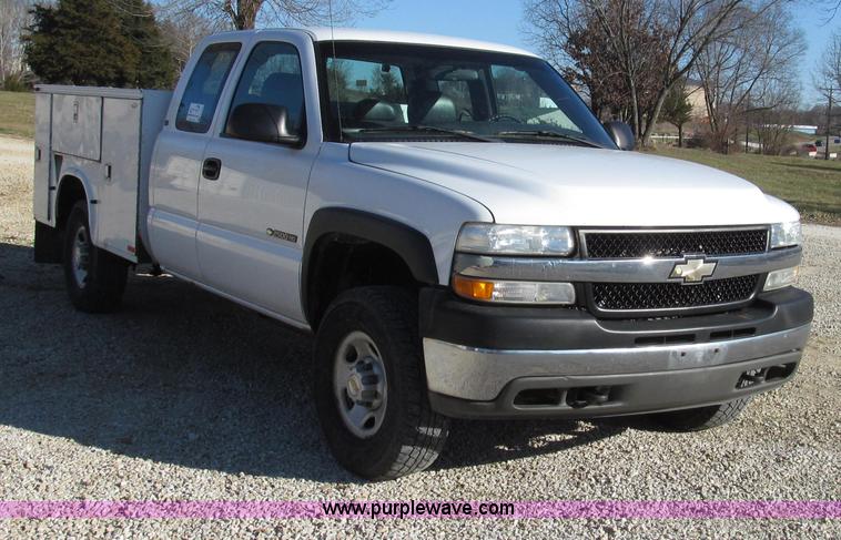 image for item G2204 2002 Chevrolet Silverado 2500HD Ext. Cab utility truck