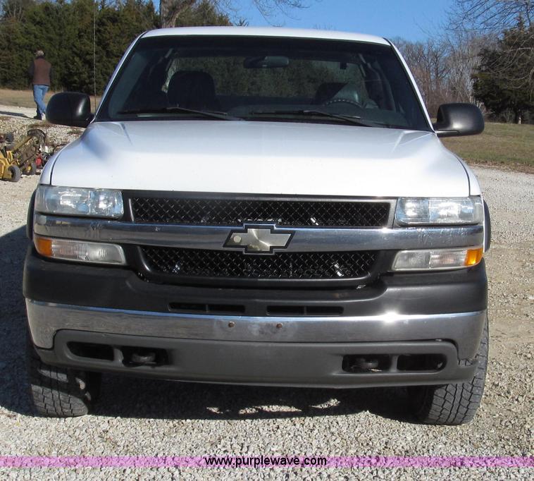 image for item G2204 2002 Chevrolet Silverado 2500HD Ext. Cab utility truck