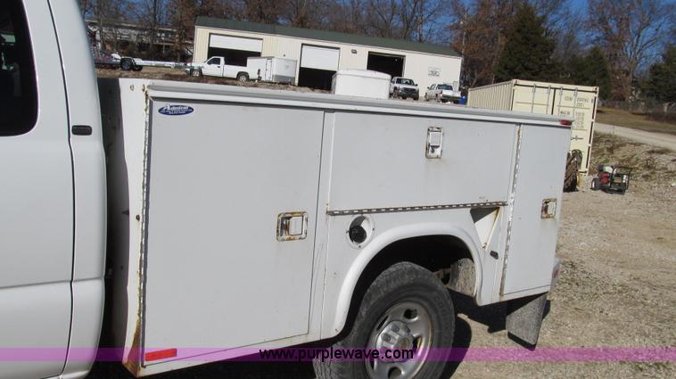 image for item G2204 2002 Chevrolet Silverado 2500HD Ext. Cab utility truck