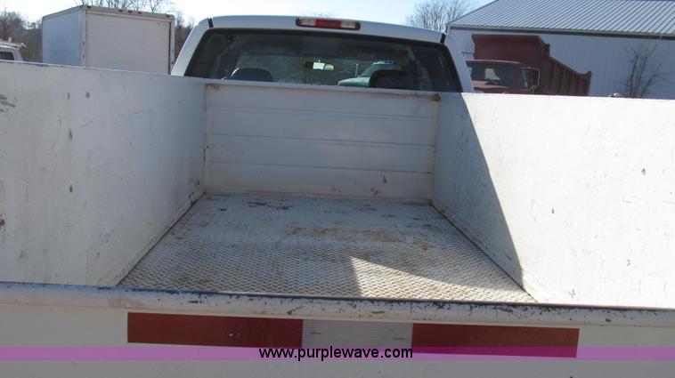 image for item G2204 2002 Chevrolet Silverado 2500HD Ext. Cab utility truck