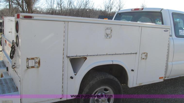 image for item G2204 2002 Chevrolet Silverado 2500HD Ext. Cab utility truck