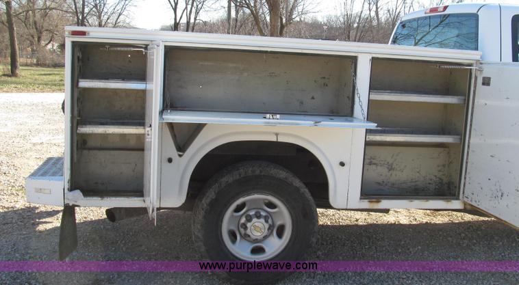 image for item G2204 2002 Chevrolet Silverado 2500HD Ext. Cab utility truck