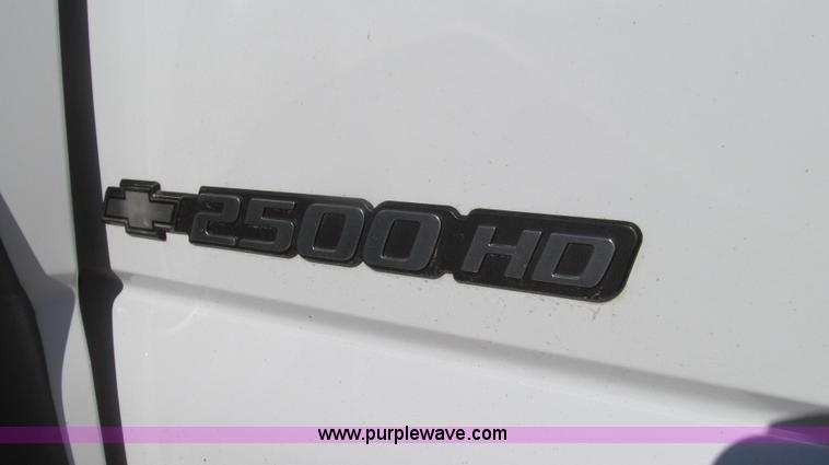 image for item G2204 2002 Chevrolet Silverado 2500HD Ext. Cab utility truck