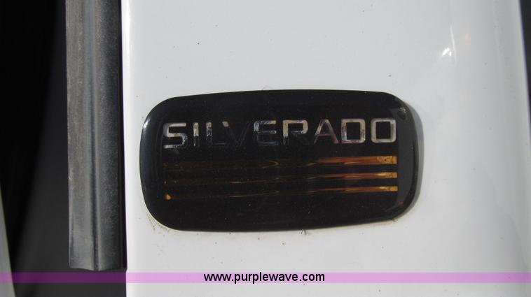 image for item G2204 2002 Chevrolet Silverado 2500HD Ext. Cab utility truck