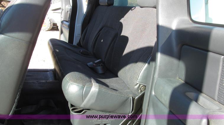 image for item G2204 2002 Chevrolet Silverado 2500HD Ext. Cab utility truck