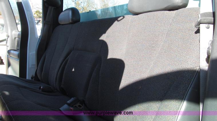 image for item G2204 2002 Chevrolet Silverado 2500HD Ext. Cab utility truck