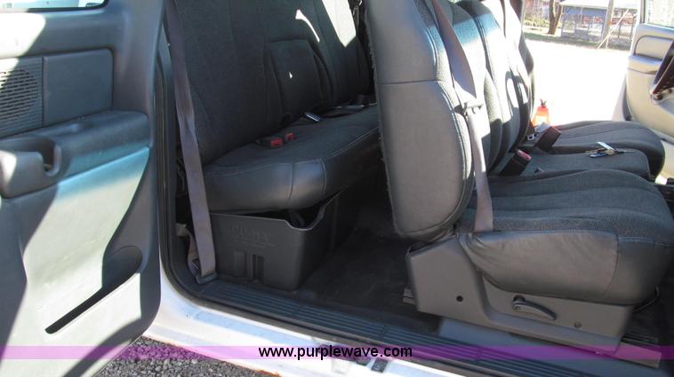 image for item G2204 2002 Chevrolet Silverado 2500HD Ext. Cab utility truck