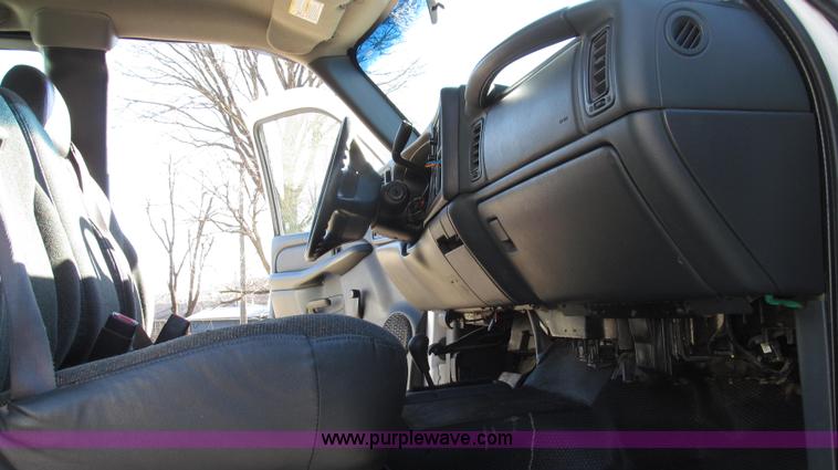 image for item G2204 2002 Chevrolet Silverado 2500HD Ext. Cab utility truck