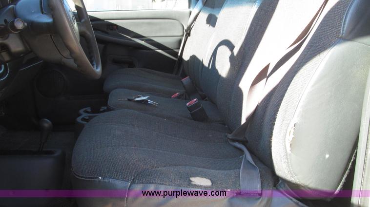 image for item G2204 2002 Chevrolet Silverado 2500HD Ext. Cab utility truck